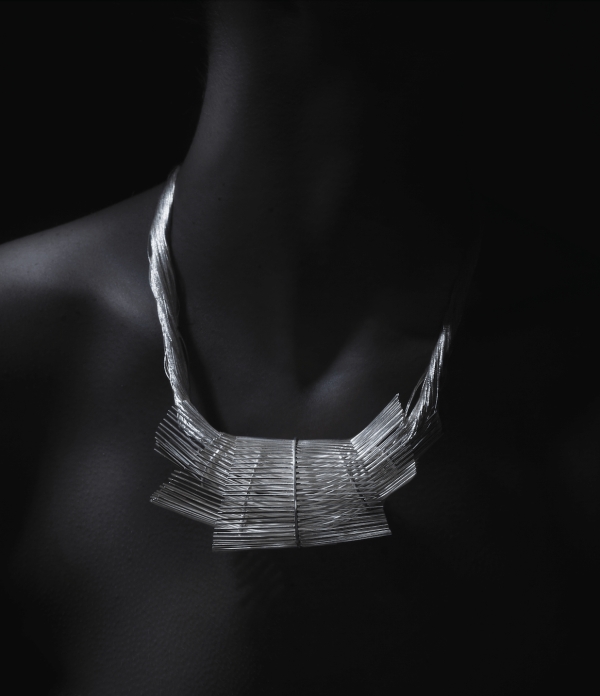 prsteny White a náhrdelníky Pith