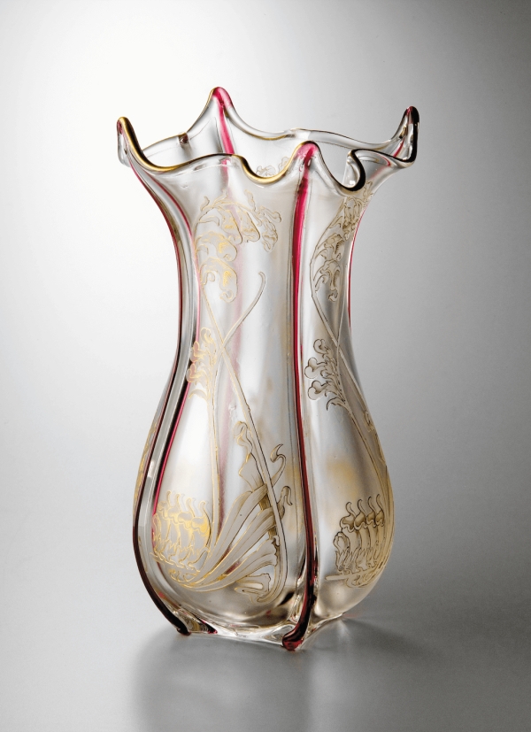 fotografie pro knihu Jan Mergl: Z Nového světa do celého světa – 300 let harrachovského skla a pro knihu Eva Uchalová: Pražské módní salony 1900–1948 (spolupráce: O. Kocourek)